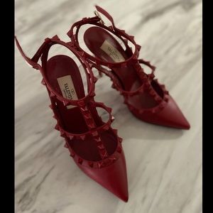 NEW Valentino red Rockstud heels